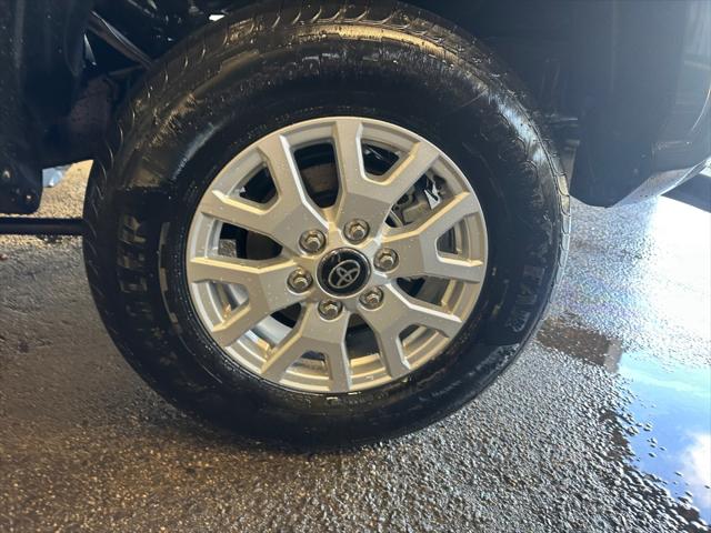 2025 Toyota Tacoma SR5 4WD