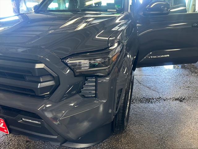 2025 Toyota Tacoma SR5 4WD