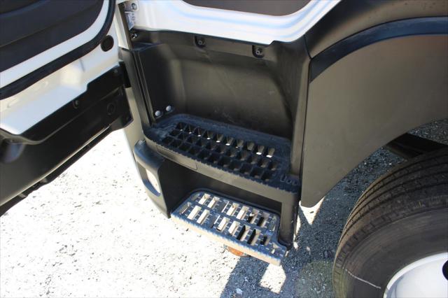 2025 Chevrolet 6500XD LCF 2WD Reg Cab 212