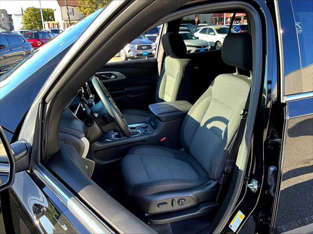 2023 Chevrolet Traverse AWD LT Cloth