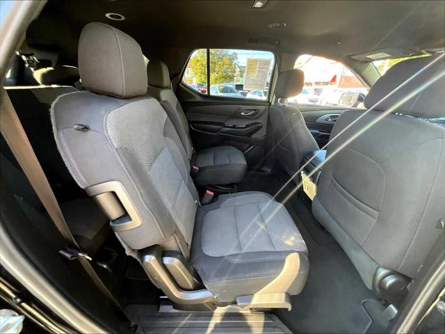 2023 Chevrolet Traverse AWD LT Cloth