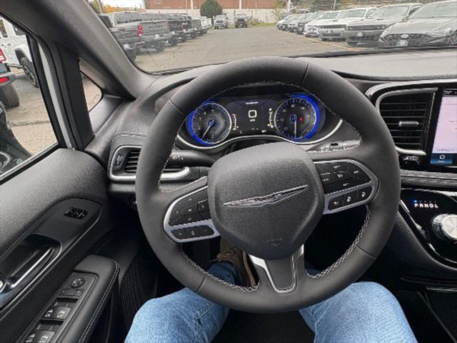 2026 Chrysler Pacifica Select AWD