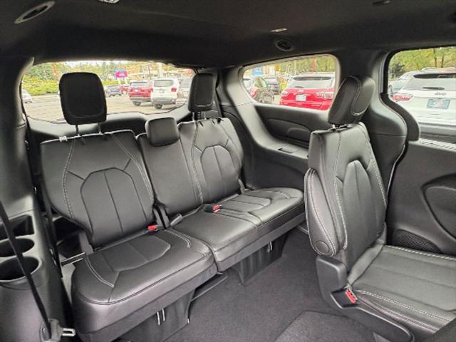2026 Chrysler Pacifica Select AWD