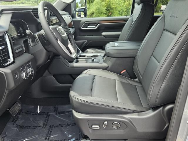 2025 GMC Sierra 3500HD 4WD Crew Cab Standard Bed Denali