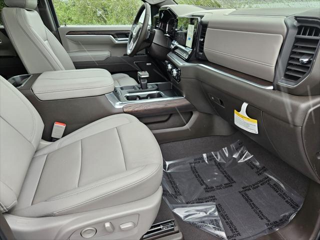 2025 GMC Sierra 1500 2WD Crew Cab Short Box SLT