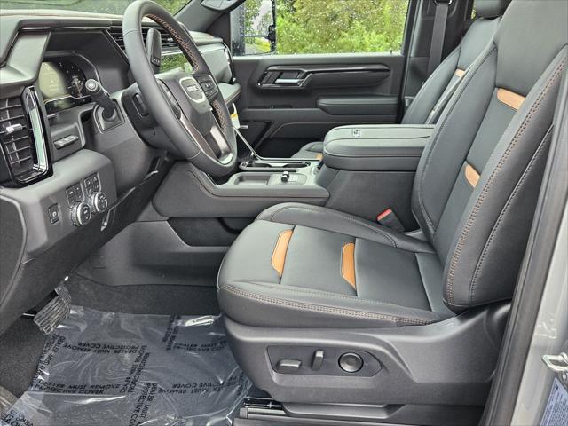 2025 GMC Sierra 2500HD 4WD Crew Cab Standard Bed AT4