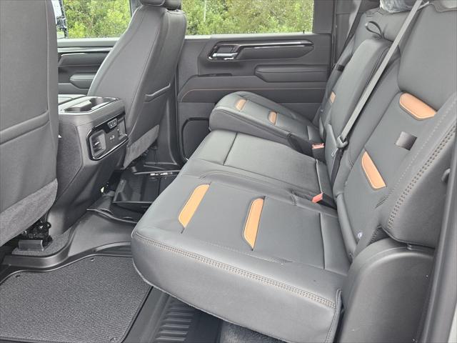 2025 GMC Sierra 2500HD 4WD Crew Cab Standard Bed AT4