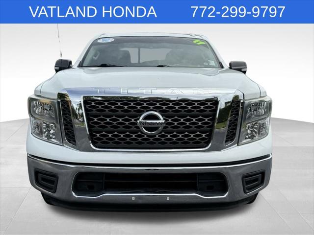 2017 Nissan TITAN SV
