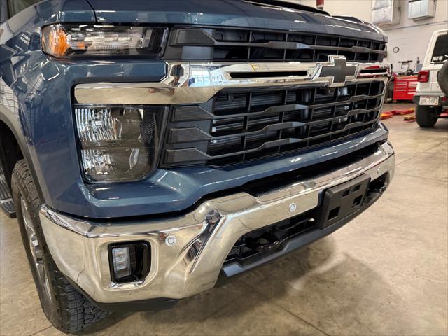 2025 Chevrolet Silverado 2500HD 4WD Crew Cab Standard Bed LT