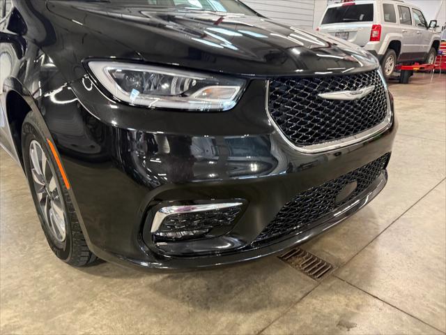 2022 Chrysler Pacifica Hybrid Touring L