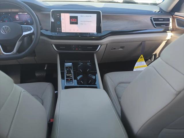 2026 Volkswagen Atlas SE with Technology
