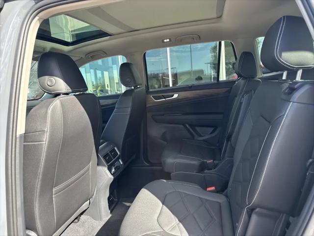 2026 Volkswagen Atlas SE with Technology