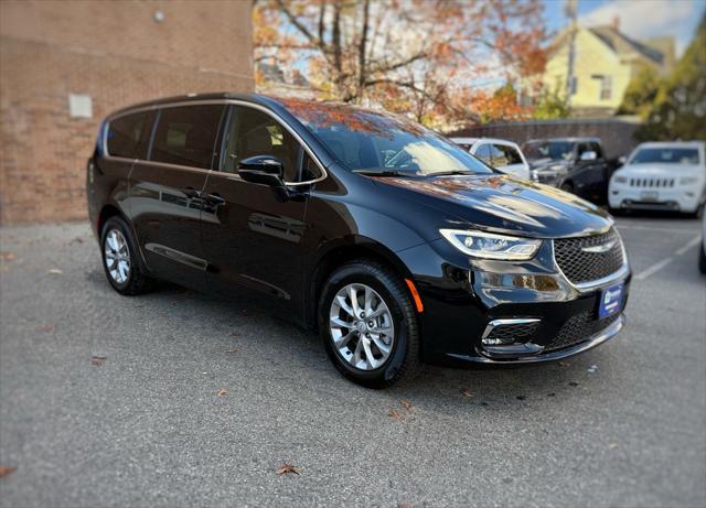 2026 Chrysler Pacifica Select AWD