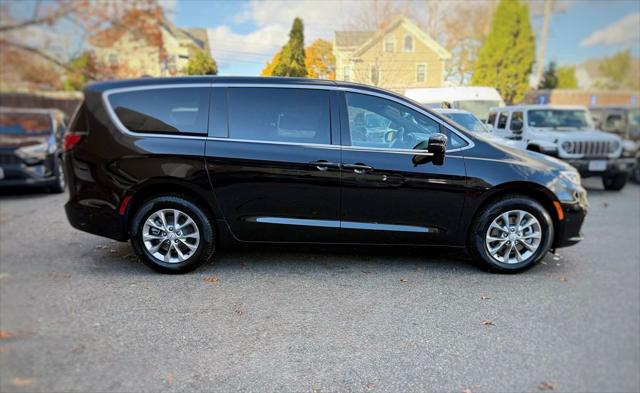 2026 Chrysler Pacifica Select AWD