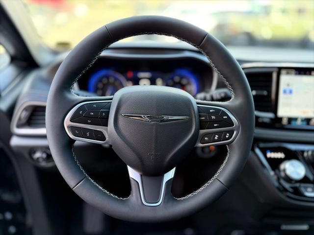 2026 Chrysler Pacifica Select AWD
