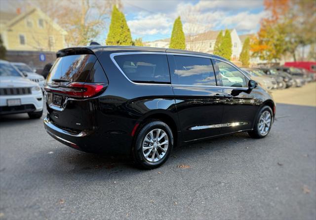 2026 Chrysler Pacifica Select AWD