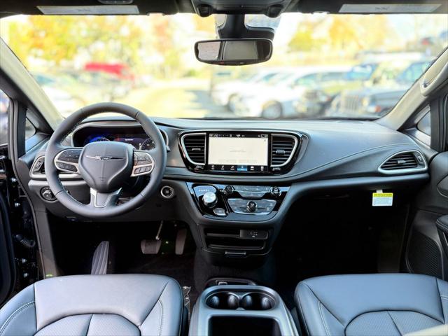 2026 Chrysler Pacifica Select AWD