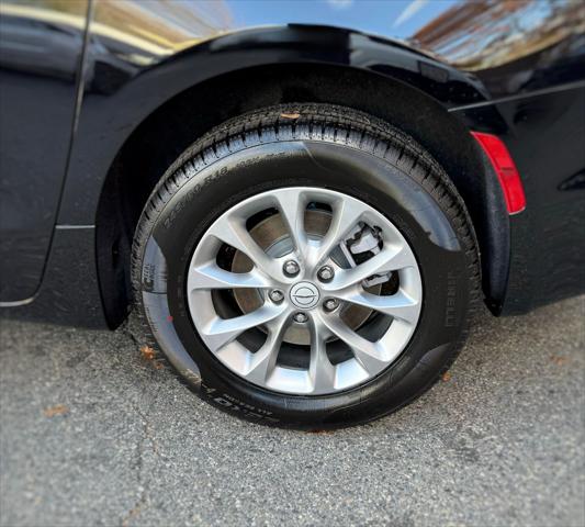 2026 Chrysler Pacifica Select AWD