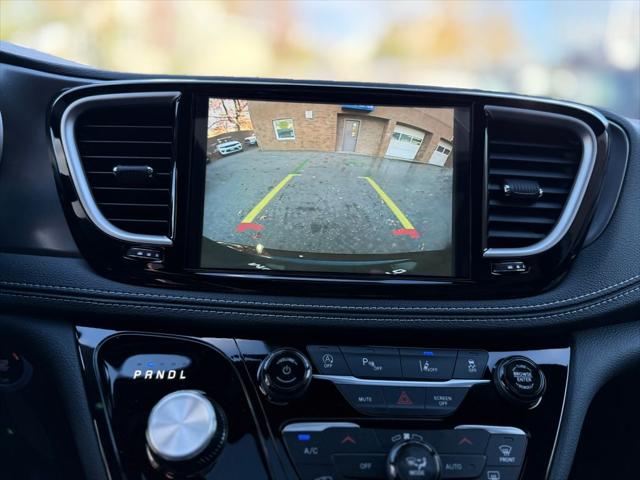 2026 Chrysler Pacifica Select AWD