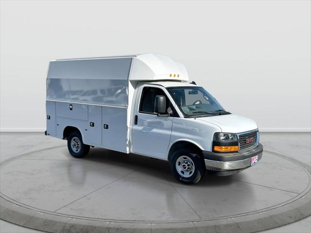2025 GMC Savana Cutaway Work Van
