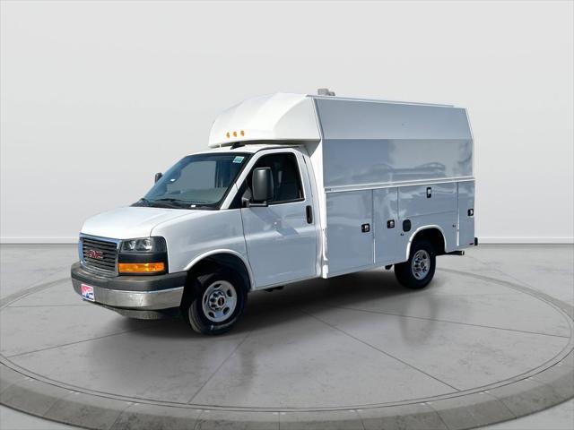 2025 GMC Savana Cutaway Work Van