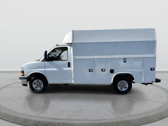 2025 GMC Savana Cutaway Work Van