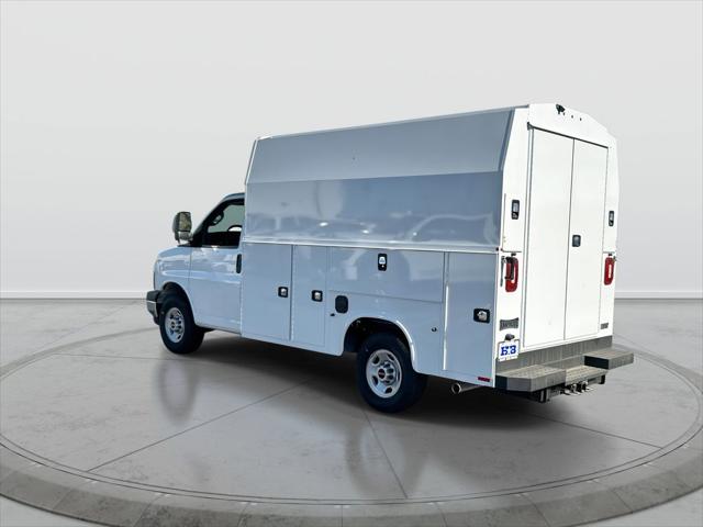 2025 GMC Savana Cutaway Work Van