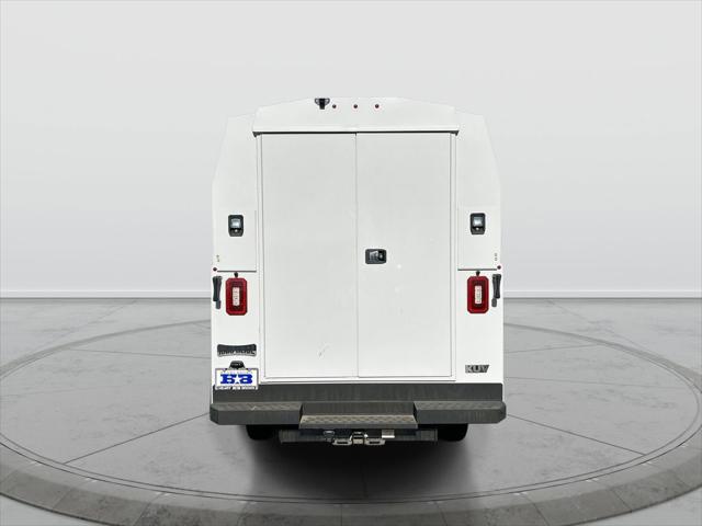 2025 GMC Savana Cutaway Work Van