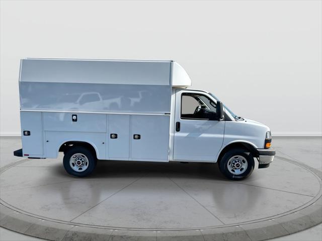 2025 GMC Savana Cutaway Work Van
