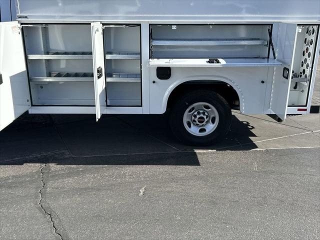 2025 GMC Savana Cutaway Work Van