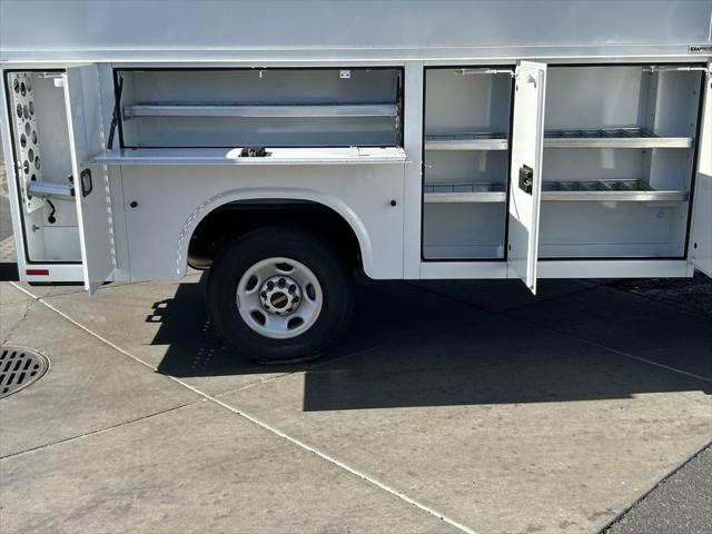 2025 GMC Savana Cutaway Work Van