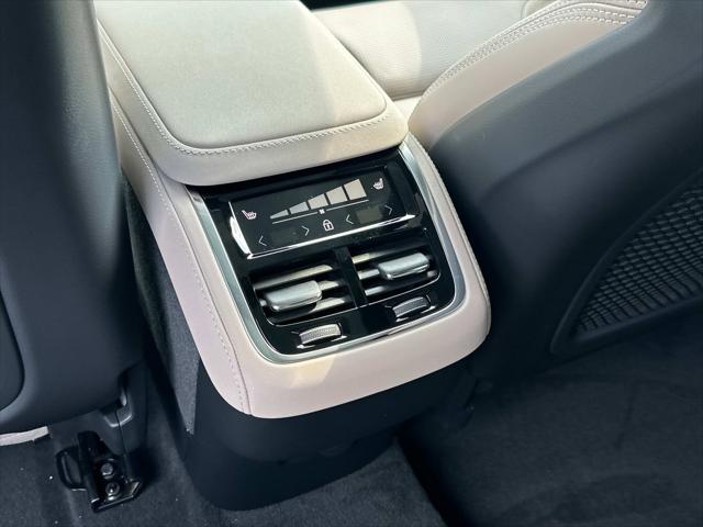 2026 Volvo XC90 B6 Ultra Dark Theme 7-Seater