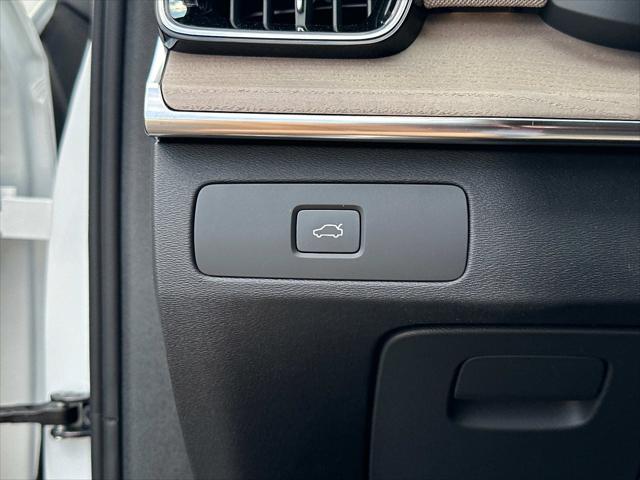 2026 Volvo XC90 B6 Ultra Dark Theme 7-Seater