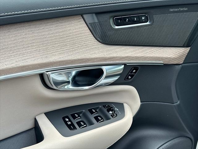 2026 Volvo XC90 B6 Ultra Dark Theme 7-Seater