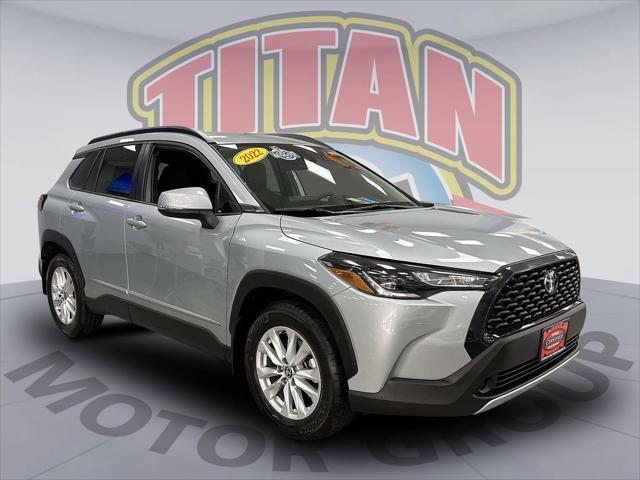 2022 Toyota Corolla Cross LE [1]