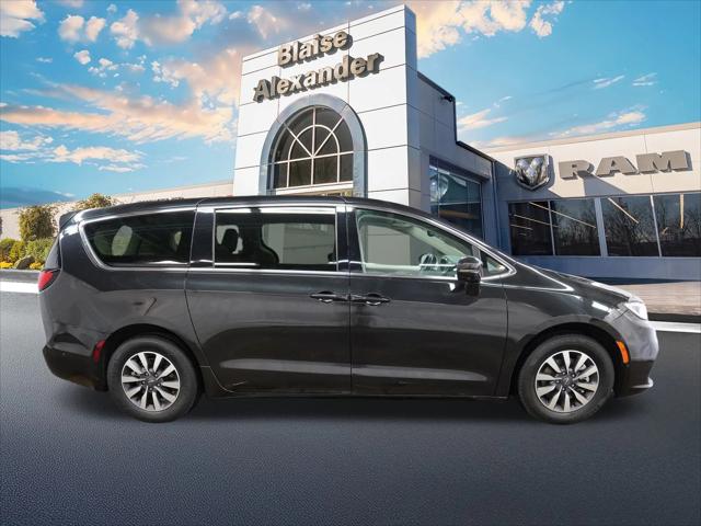 2022 Chrysler Pacifica Hybrid Touring L