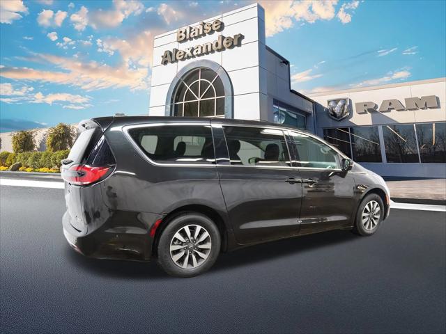 2022 Chrysler Pacifica Hybrid Touring L