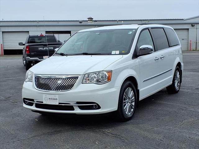 2014 Chrysler Town and Country Touring-L