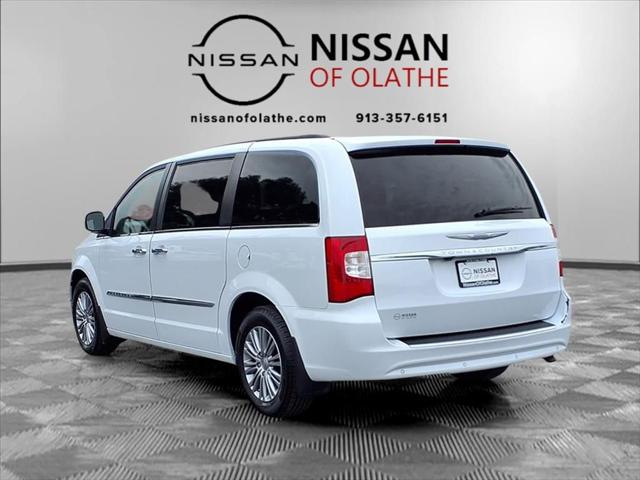 2014 Chrysler Town and Country Touring-L