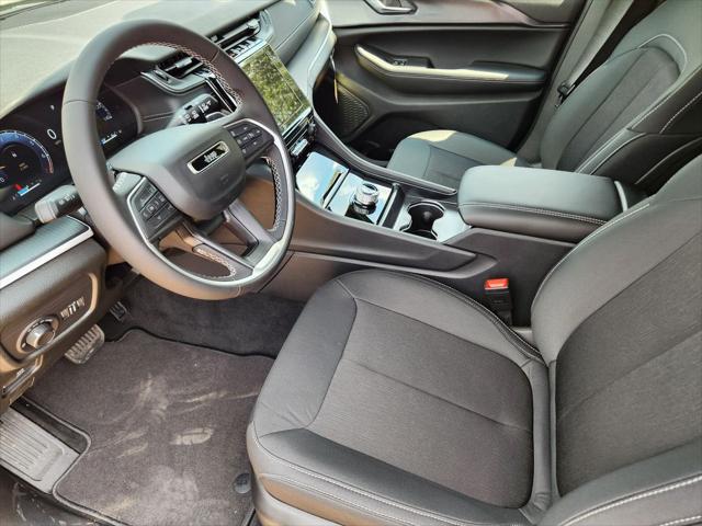 2025 Jeep Grand Cherokee L Laredo 4x2
