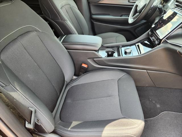 2025 Jeep Grand Cherokee L Laredo 4x2