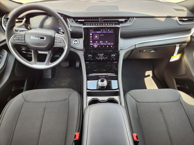 2025 Jeep Grand Cherokee L Laredo 4x2