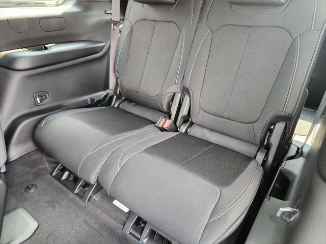 2025 Jeep Grand Cherokee L Laredo 4x2