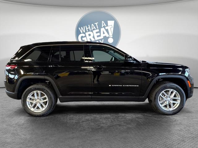 2025 Jeep Grand Cherokee GRAND CHEROKEE LAREDO X 4X4