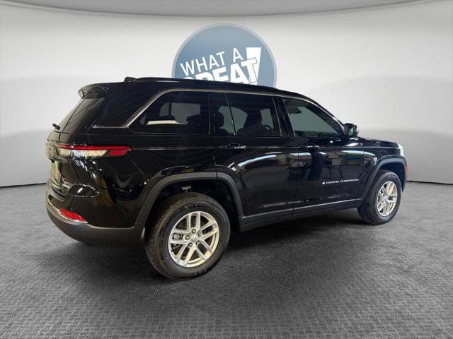2025 Jeep Grand Cherokee GRAND CHEROKEE LAREDO X 4X4