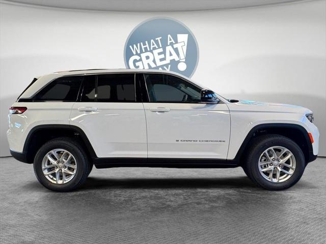 2025 Jeep Grand Cherokee GRAND CHEROKEE LAREDO X 4X4