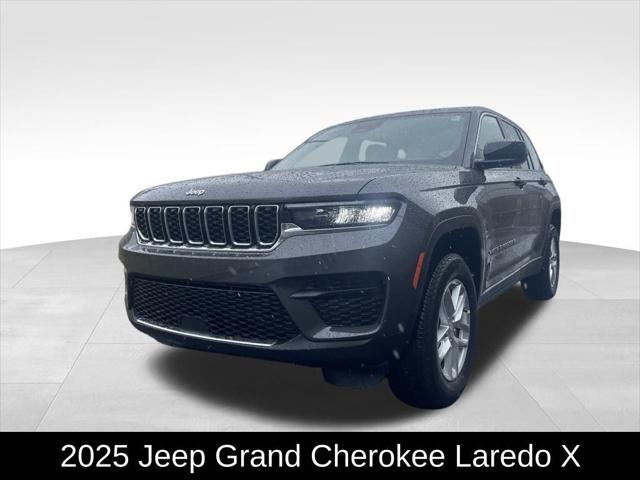 2025 Jeep Grand Cherokee GRAND CHEROKEE LAREDO X 4X2 2025 Jeep Grand Cherokee GRAND CHEROKEE LAREDO X 4X2