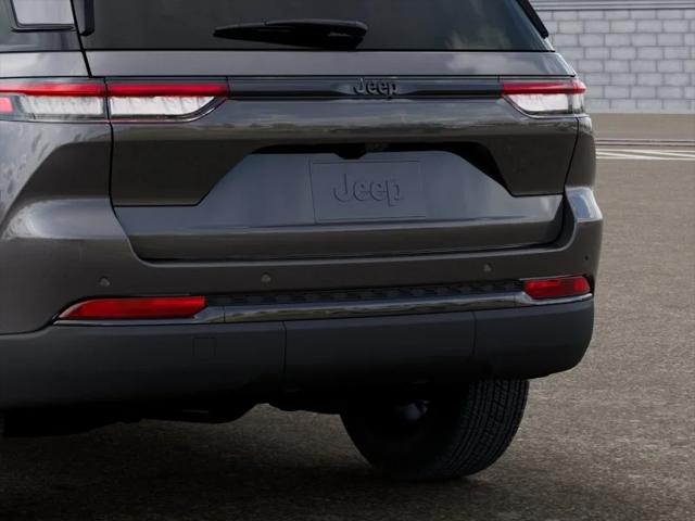 2025 Jeep Grand Cherokee Altitude 4x2