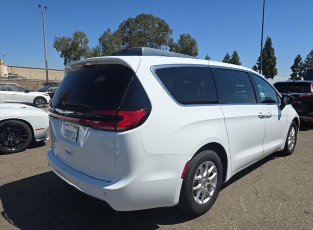 2024 Chrysler Pacifica Touring