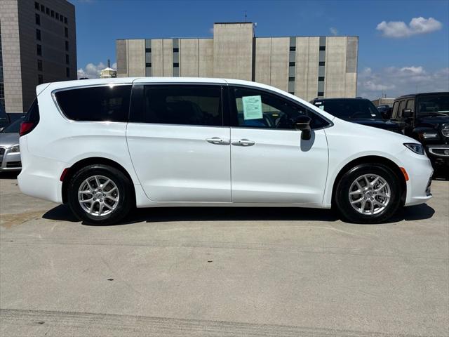 2024 Chrysler Pacifica Touring 2024 Chrysler Pacifica Touring